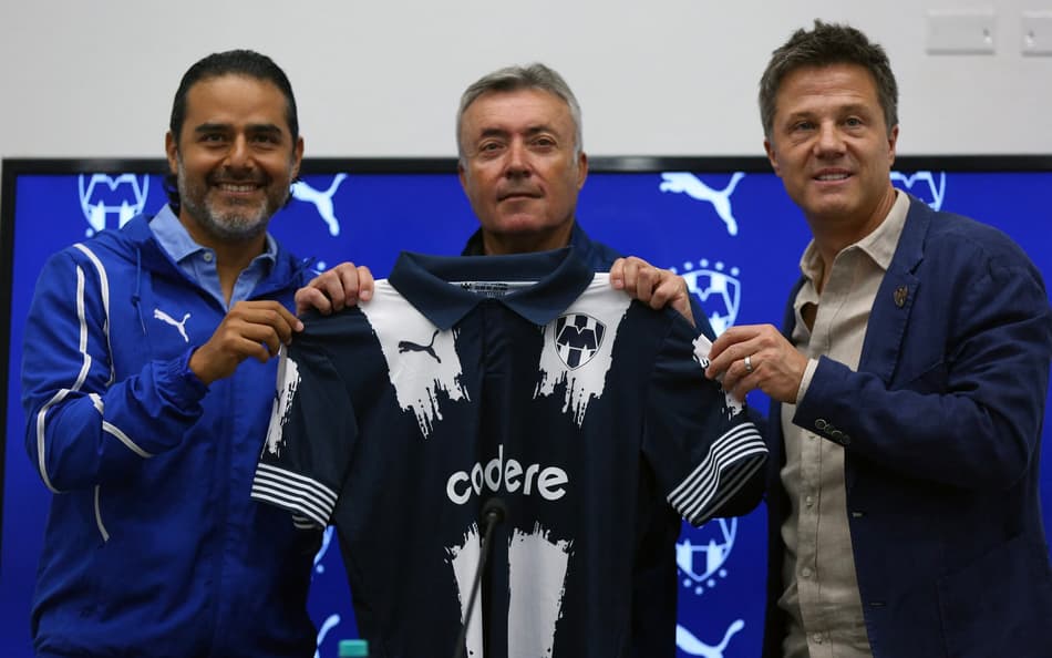 Domènec Torrent é apresentado no Monterrey, do México