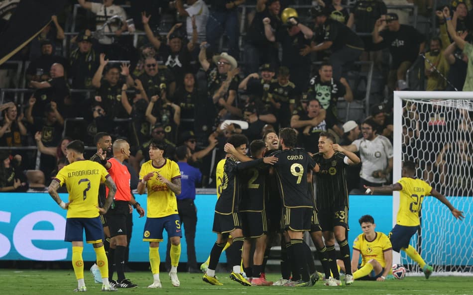 Jogadores do Los Angeles FC comemoram gol sobre o América do México