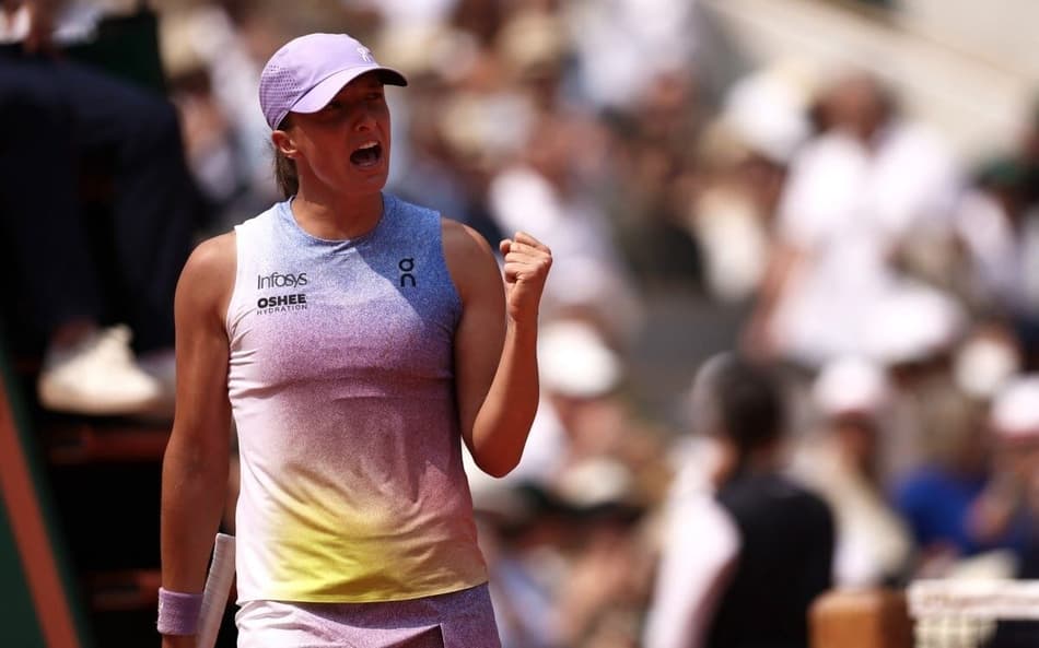 A polonesa Iga Swiatek busca o tetracampeonato em Roland Garros (Foto: Anne-Christine POUJOULAT / AFP)