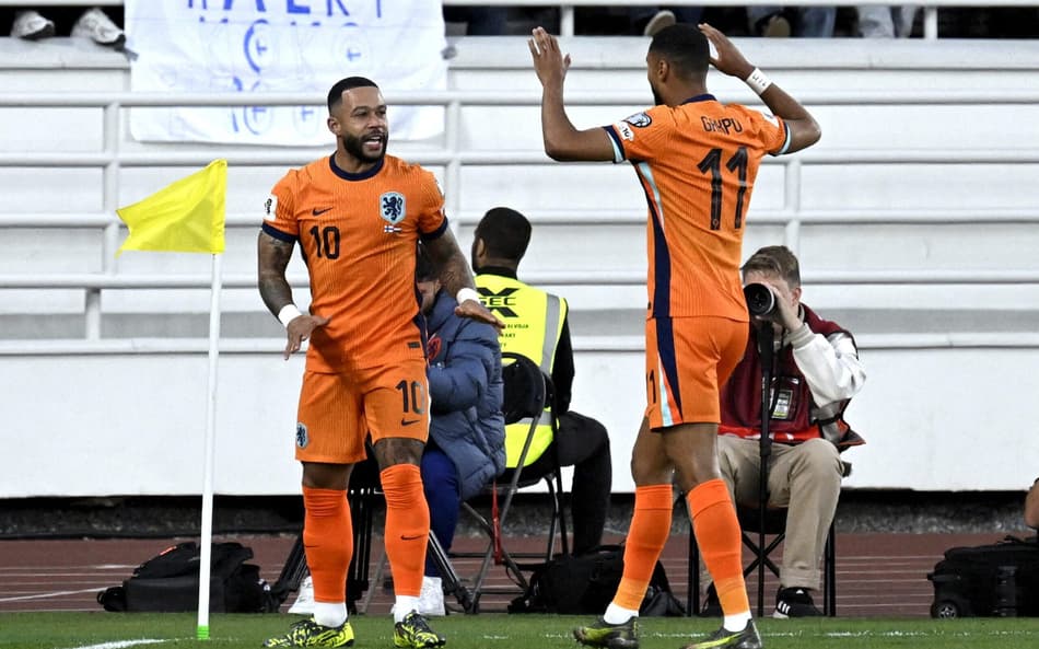Memphis Depay marcou em Finlândia x Holanda (Foto: Markku Ulander / LEHTIKUVA/AFP)