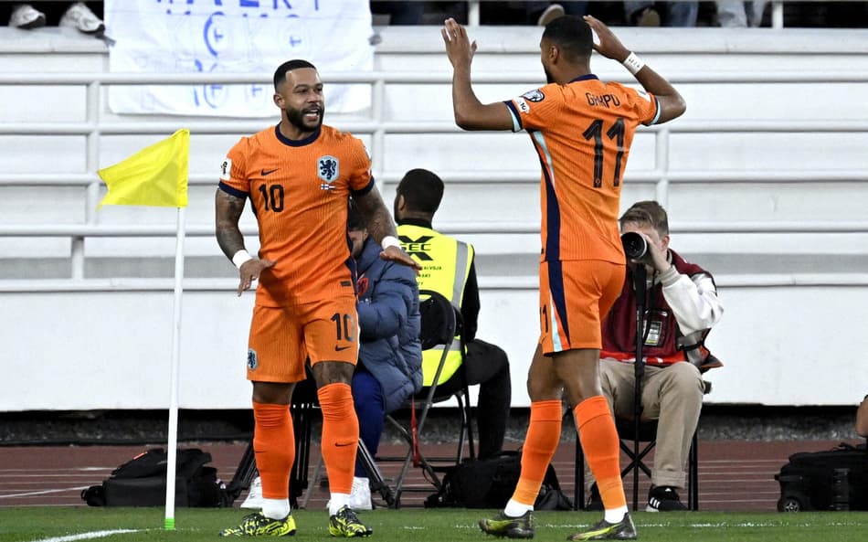 Memphis Depay marcou em Finlândia x Holanda (Foto: Markku Ulander / LEHTIKUVA/AFP)
