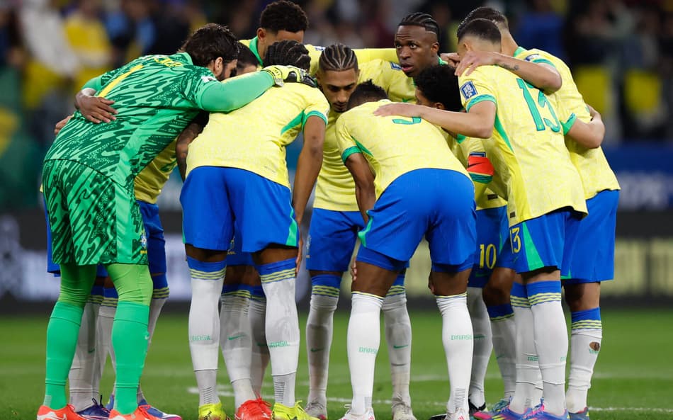 Jogadores da Seleção Brasileira reunidos (Foto: Miguel Schincariol / AFP)