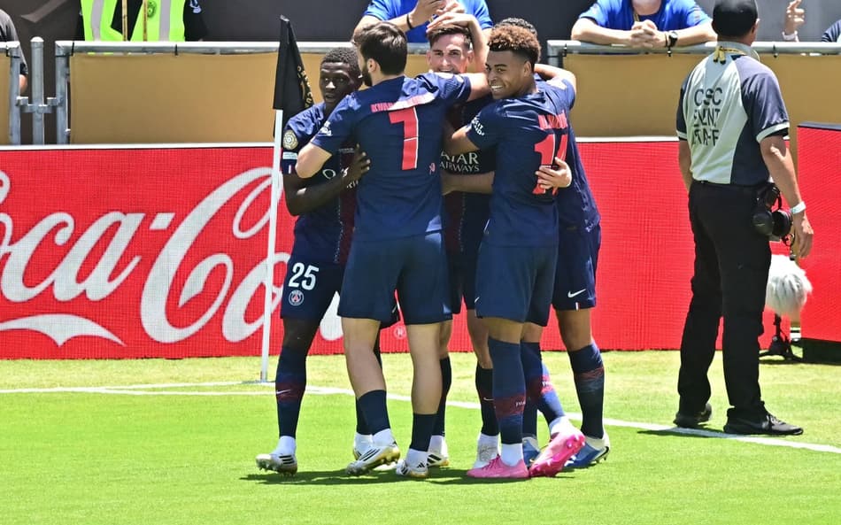 Jogadores do PSG comemoram gol de Fabián Ruiz contra Atlético de Madrid (Foto: Frederic J. Brown)