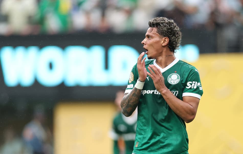 Richard Ríos em Palmeiras x Porto pelo Mundial de Clubes (Foto: CHARLY TRIBALLEAU / AFP)