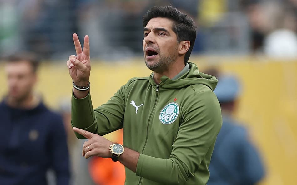 Abel promove mudanças na escalação do Palmeiras para jogo com Al Ahly