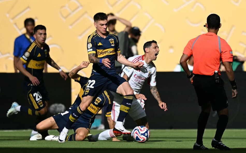 Di Maria em Benfica x Boca Juniors (Foto: PATRICIA DE MELO MOREIRA / AFP)