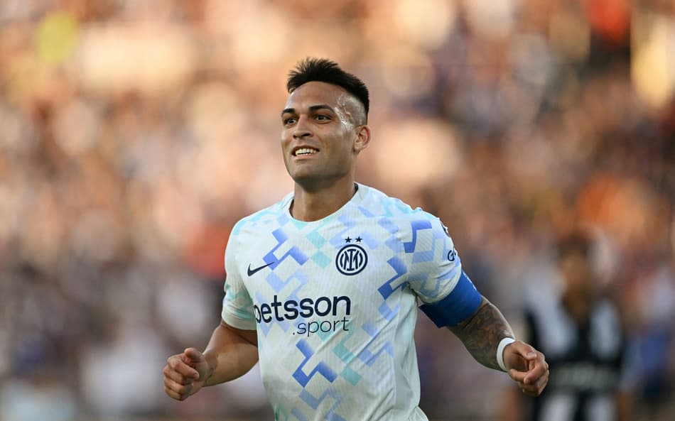 Lautaro Martínez critica gramado em partida da Inter de Milão