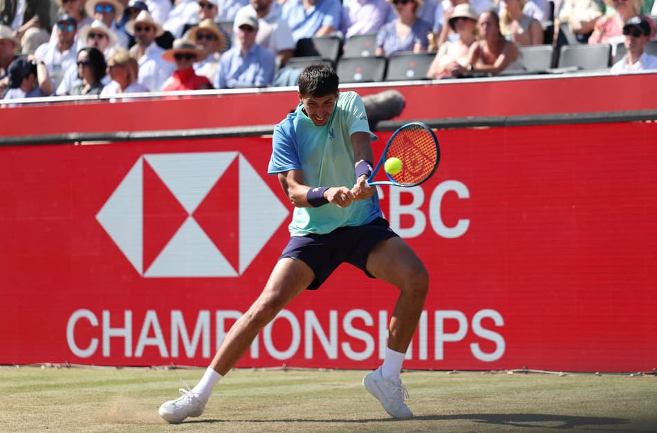 O australiano Alexei Popyrin na derrota para Jack Draper em Londres (Foto: Adrian Dennis / AFP)
