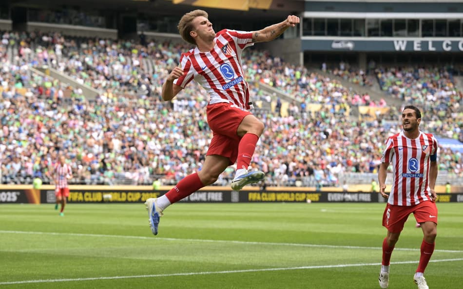 Barrios comemora gol do Atlético de Madrid contra o Seattle Sounders (Foto: Juan Mabromata/AFP)