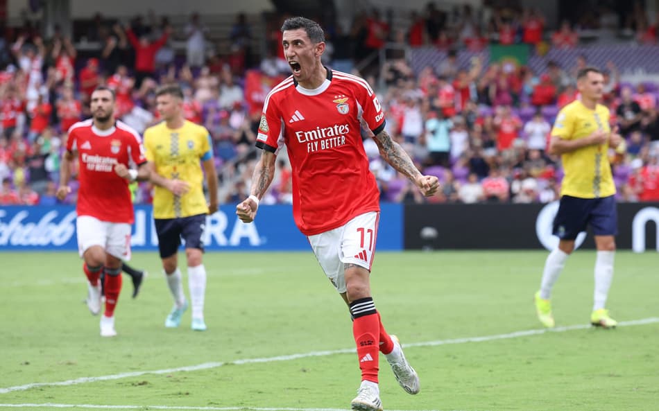 Di María comemora gol do Benfica sobre o Aucklland City (Foto: ALEX GRIMM / GETTY IMAGES NORTH AMERICA / Getty Images via AFP)