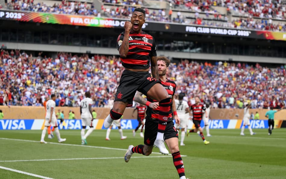 Bruno Henrique comemora gol do Flamengo contra o Chelsea