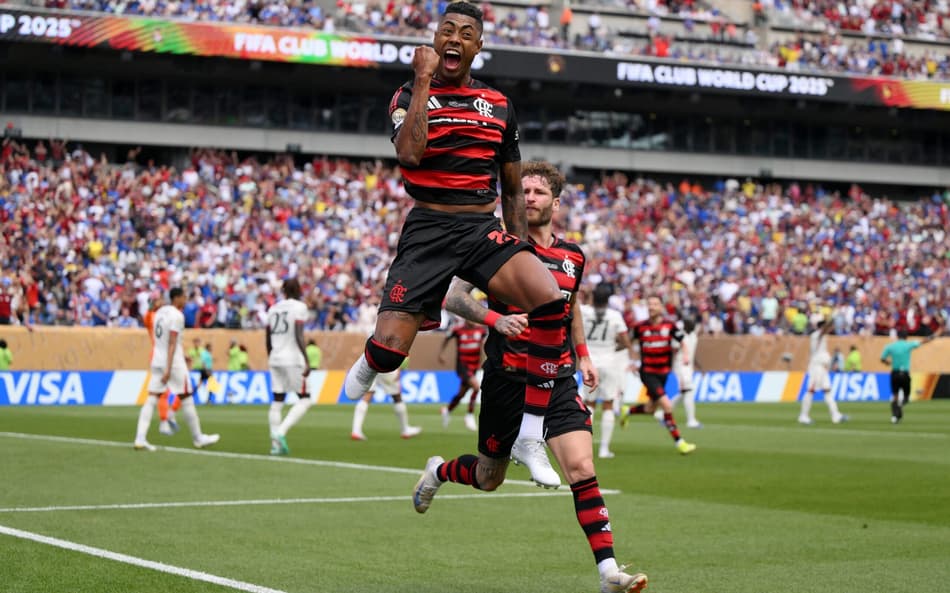 Bruno Henrique comemora gol do Flamengo contra o Chelsea