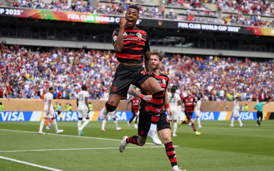 Bruno Henrique comemora gol do Flamengo contra o Chelsea