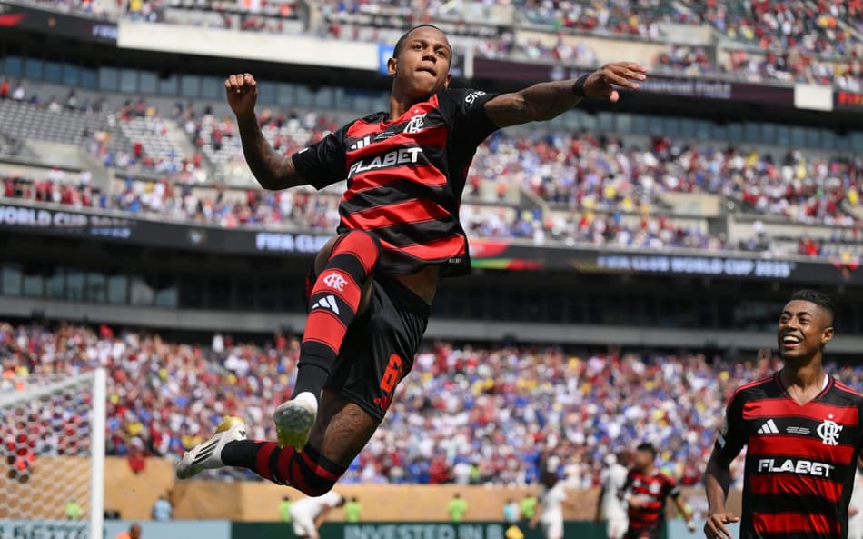 Wallace Yan comemora gol marcado contra o Chelsea no Mundial de Clubes