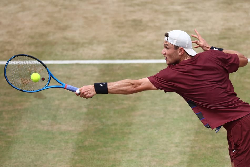 O anfitrião Jack Draper venceu Nakashima por 6/4, 5/7 e 6/4. (Foto: HENRY NICHOLLS / AFP)