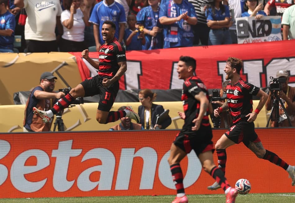 Danilo comemora gol do Flamengo contra o Chelsea