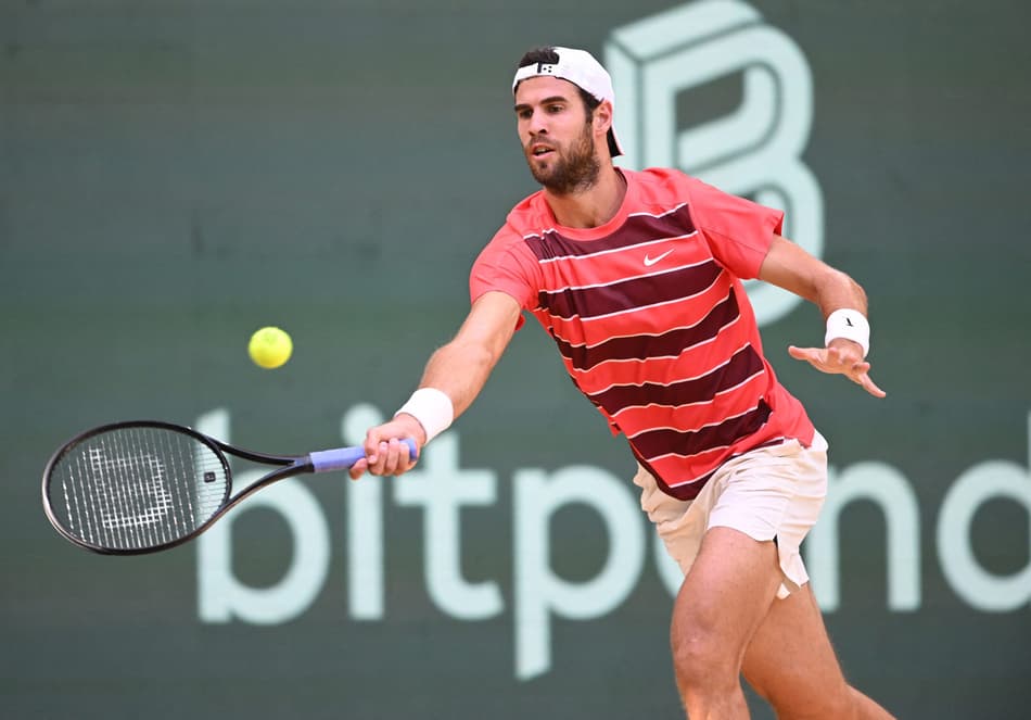 O russo Karen Khachanov na derrota de virada para Bublik