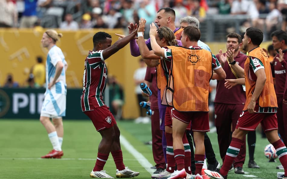 Arias comemora gol do Fluminense contra o Ulsan (Foto: FRANCK FIFE / AFP)