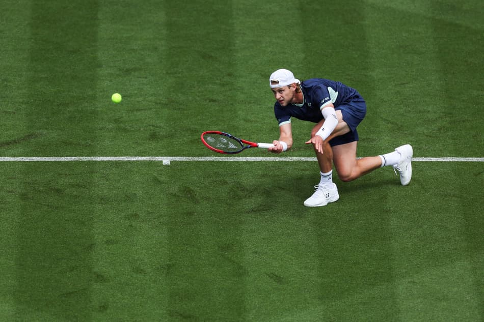 O belga Zizou Bergs vinha de um vice-campeonato na grama, na Holanda (Foto: Adrian Dennis / AFP)