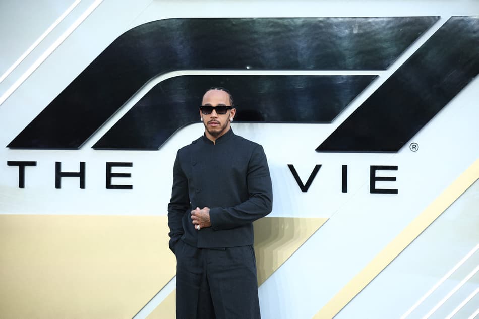 Hamilton e Tom Cruise marcam presença em pré de filme da F1