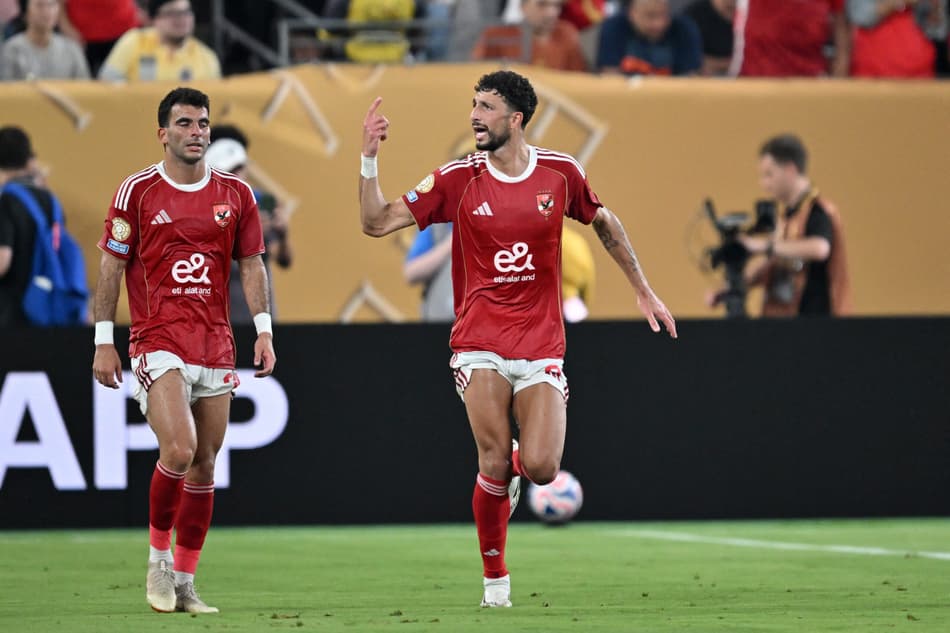 Abou Ali marcou três dos quatro gols do Al Ahly no empate com o Porto (Foto: ANGELA WEISS / AFP)