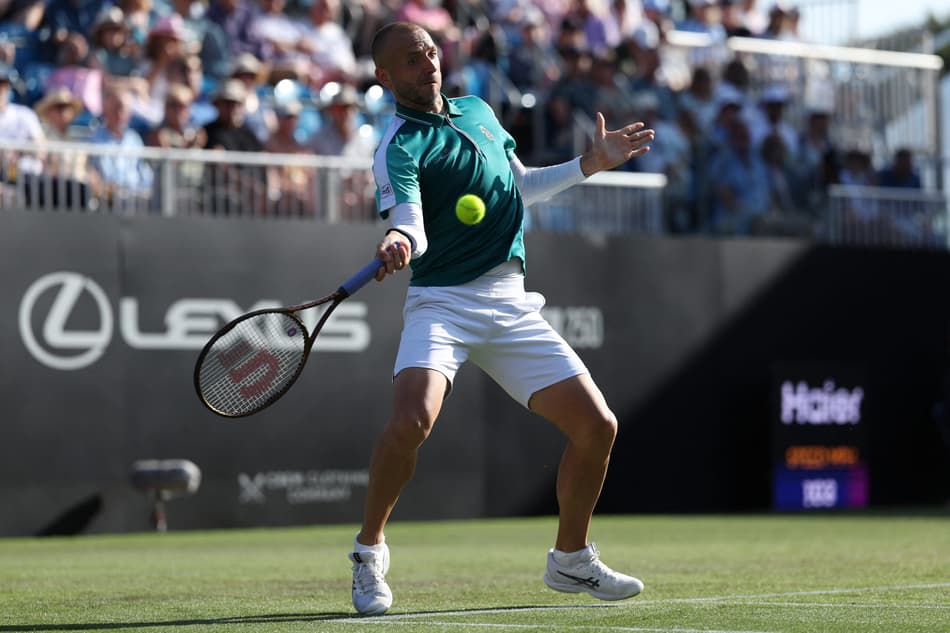 O britânico Dan Evans no duelo com o americano Tommy Paul