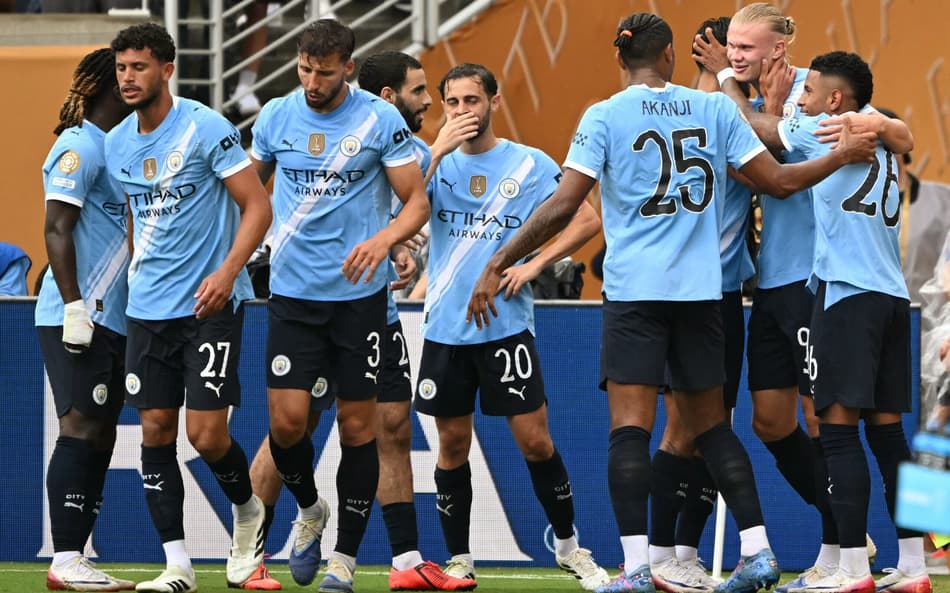 Jogadores do Manchester City comemoram gol de Haaland