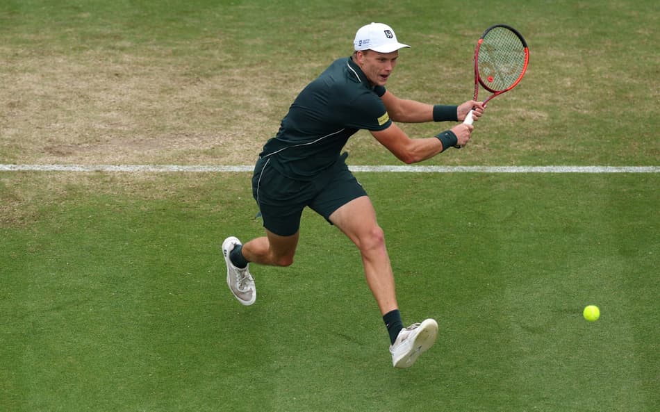 O americano Jenson Brooksby foi vice-campeão em Eastbourne (Foto: Adrian Dennis / AFP)