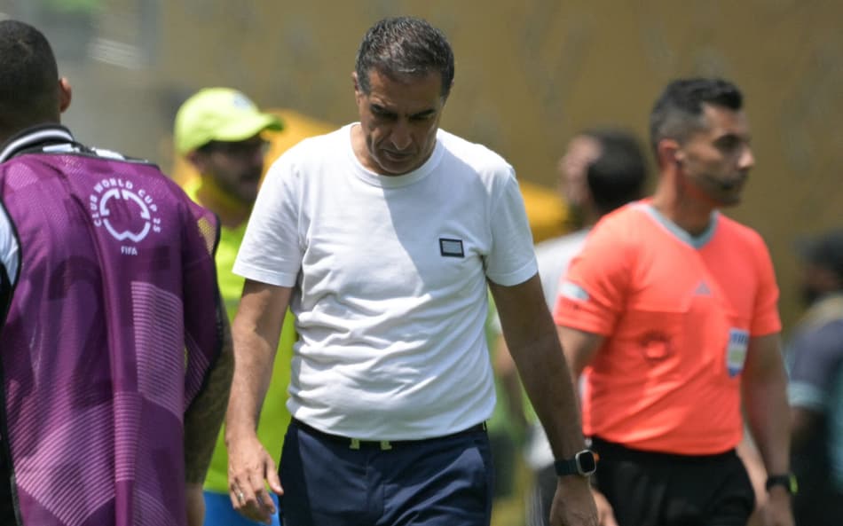 Renato Paiva não é mais o técnico do Botafogo (Foto: Juan Mabromata/AFP)