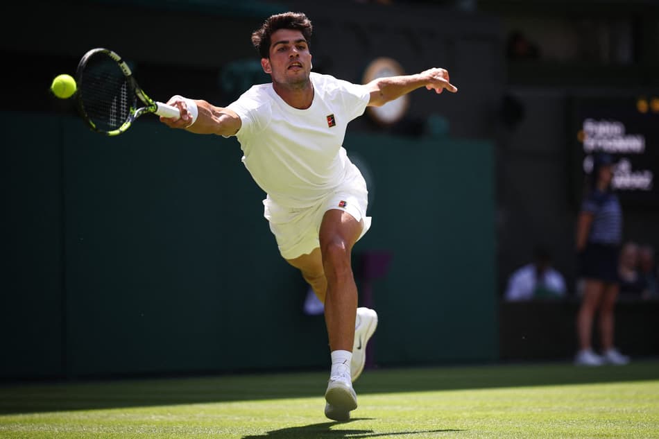 Carlos Alcaraz busca o sexto título de Grand Slam, aos 22 anos (Foto: HENRY NICHOLLS / AFP) /