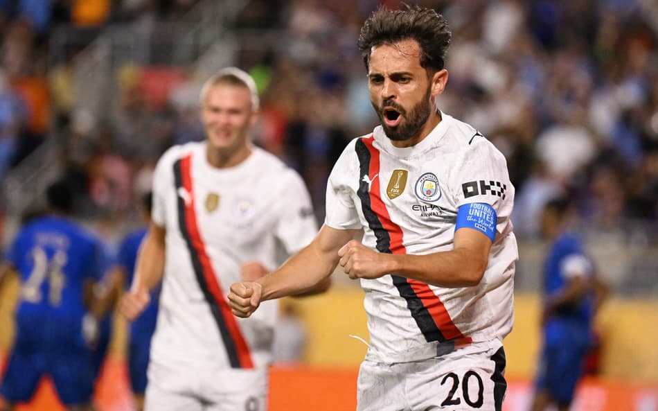 Bernardo Silva comemora gol do Manchester City contra o Al-Hilal (Foto: Chandan Khanna / AFP)