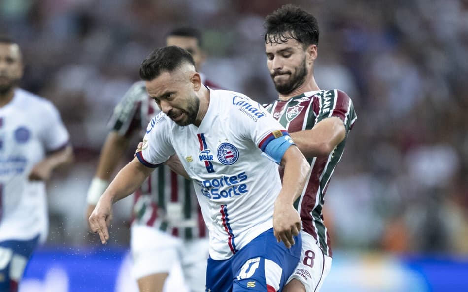 Everton Ribeiro disputa bola com Martinelli em Fluminense x Bahia Foto: Jorge Rodrigues/AGIF