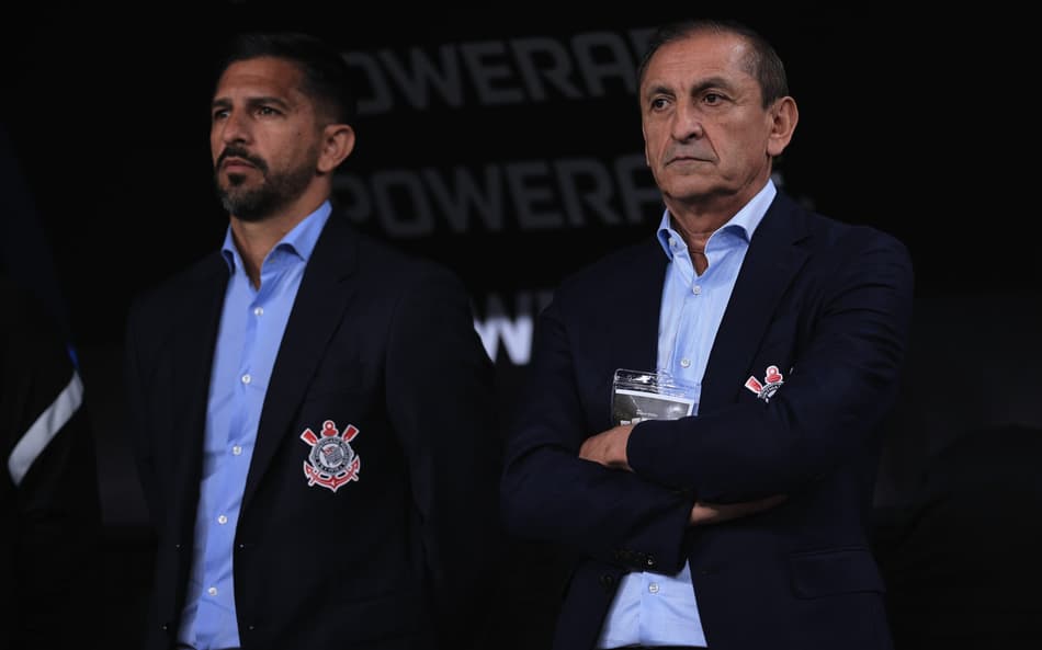 Emiliano Díaz e Ramon Diaz em passagem pelo Corinthains (Foto: Ettore Chiereguini/AGIF)