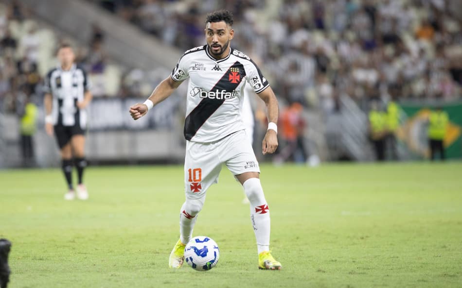 Payet em ação na derrota do Vasco para o Ceará (Foto: Baggio Rodrigues/AGIF)