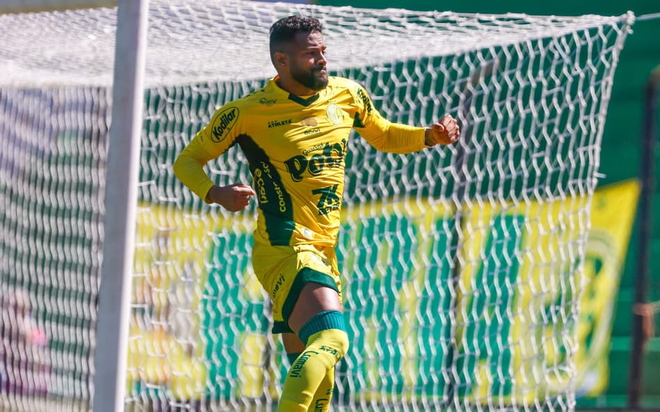 Reinaldo está em alta no Mirassol (Foto: Luiz Erbes/AGIF)