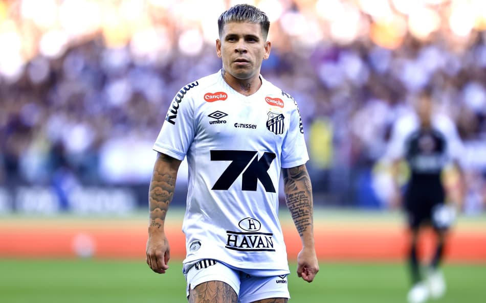 Soteldo tem 162 jogos com a camisa do Santos e 21 gols marcados. (Foto: Marcello Zambrana/AGIF)