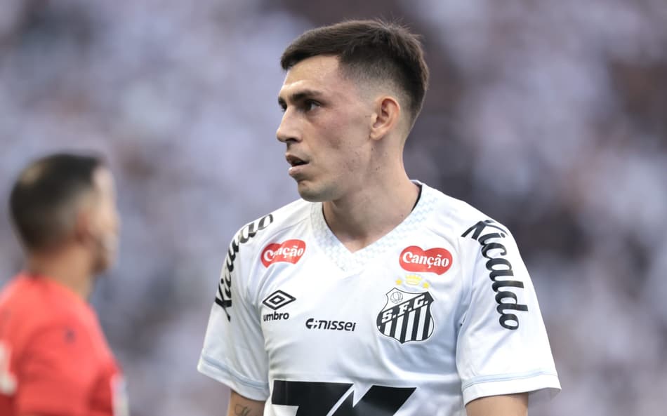 Escobar acumula 56 jogos com a camisa do Santos. (Foto: Marcello Zambrana/AGIF)