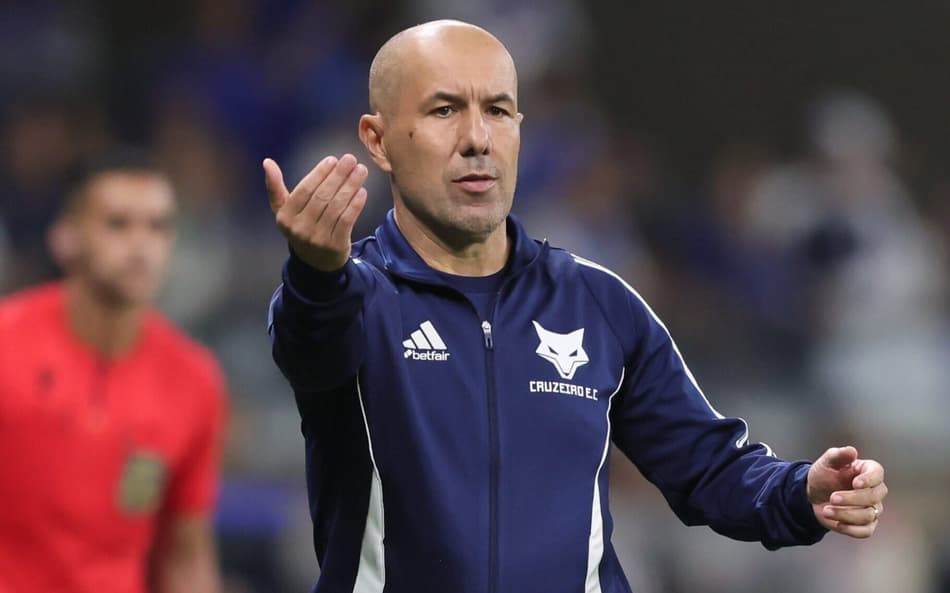 Técnico do Cruzeiro, Leonardo Jardim (Foto: Gilson Lobo/AGIF)