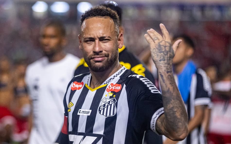 Neymar deixa o campo após a eliminação do Santos na Copa do Brasil (Foto: Itawi Albuquerque/AGIF)