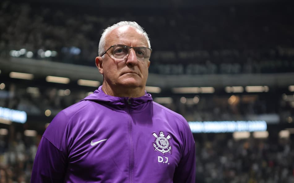 Dorival Júnior soma 10 jogos no comando da equipe (Foto: Gilson Lobo/AGIF)