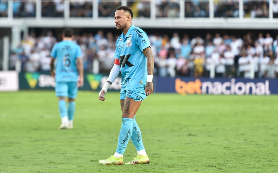 Neymar renovou contrato com o Santos até o fim desta temporada. (Foto: Jota Erre/AGIF)