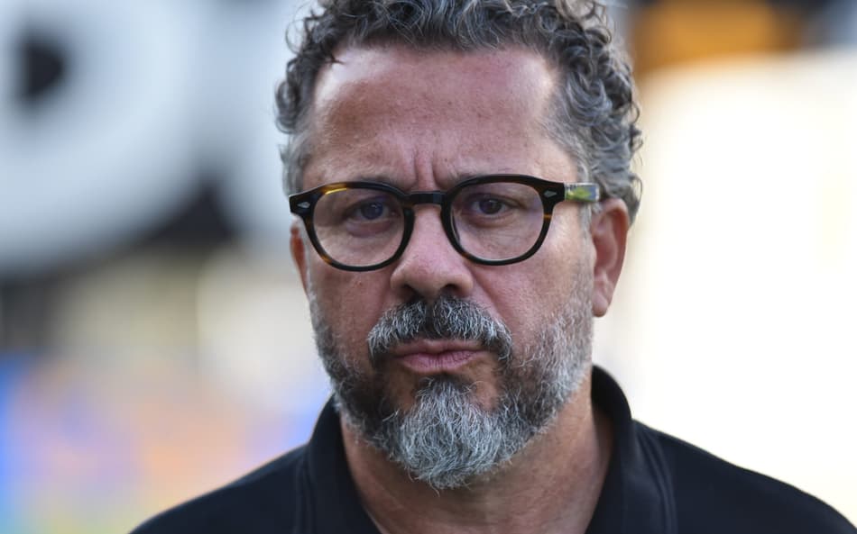Cléber Xavier comandou o Santos em oito oportunidades e acumula apenas uma vitória no comando do Peixe. (Foto: Jota Erre/AGIF)