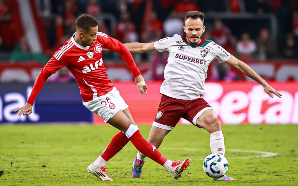 Vitinho, do Internacional, e Renê, do Fluminense