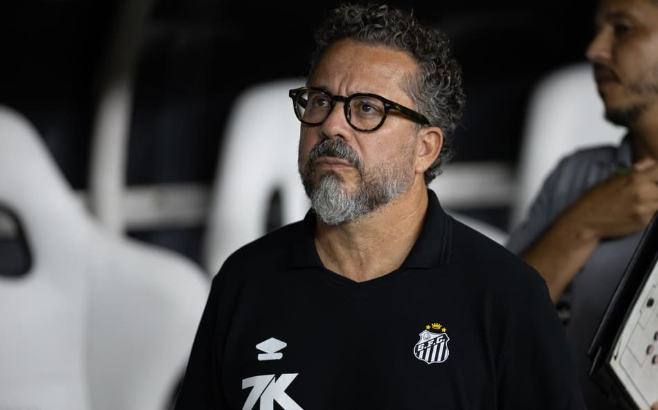 Cléber Xavier comandou o time em 9 oportunidades e acumula 2 vitórias, e empates e 4 derrotas. (Foto: Baggio Rodrigues/AGIF)