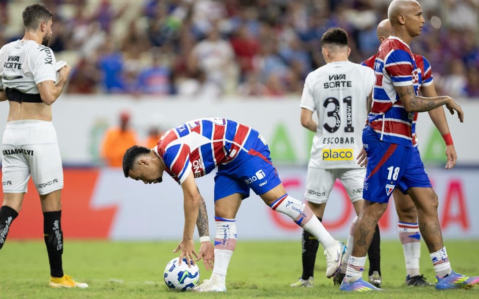 Yago Pikachu marcou dois gols de pênalti na partida (Foto: Baggio Rodrigues/AGIF)