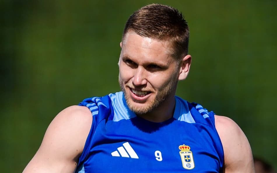 Alemão em treino pelo Real Oviedo, da Espanha