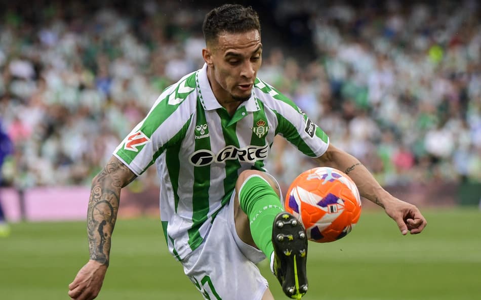 Antony em ação pelo Betis em jogo do Campeonato Espanhol