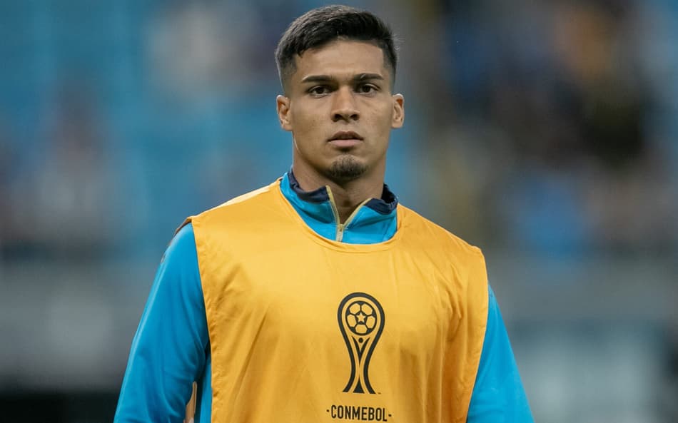 Arezo é reserva no Grêmio. (Foto: Liamara Polli/AGIF)