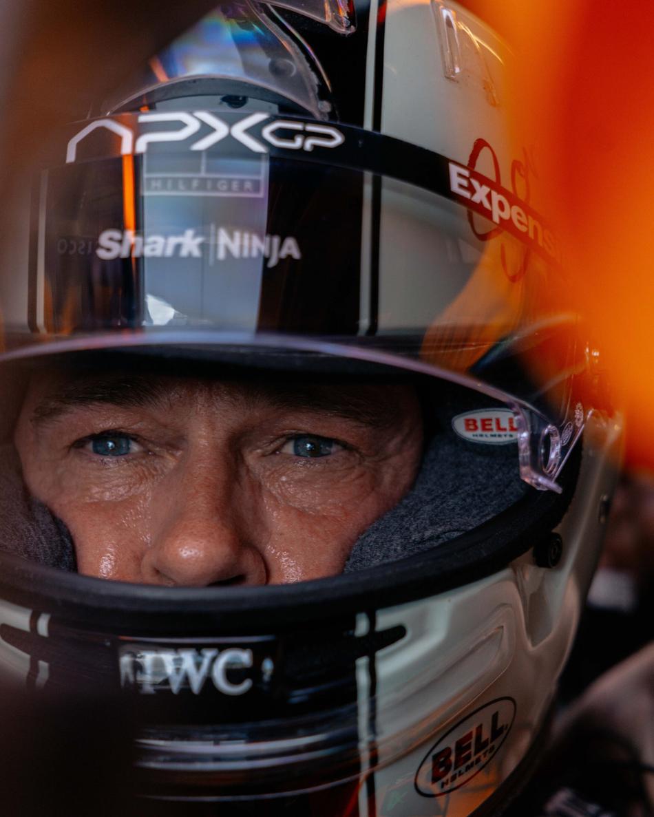 Ator Brad Pitt pilota carro de F1 da McLaren (foto: McLaren)