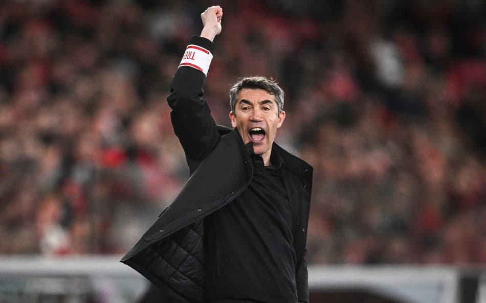 Bruno Lage reage durante jogo entre Benfica e Farense, pelo Campeonato Português